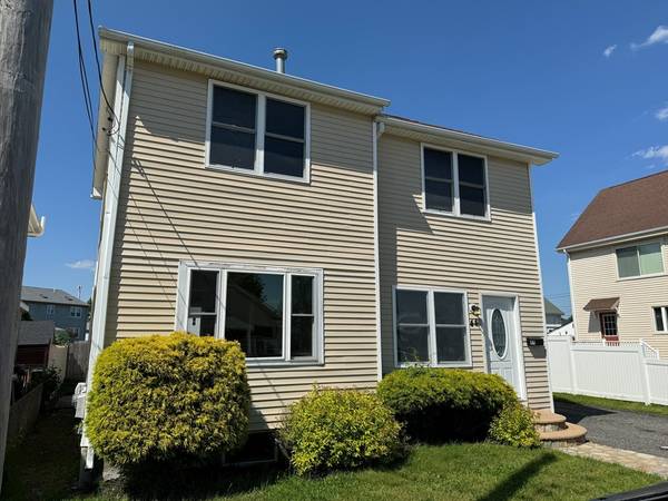 44 Charpentier Ave, Pawtucket, RI 02861