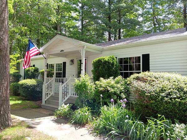 1806 Oak Point Drive, Middleboro, MA 02346