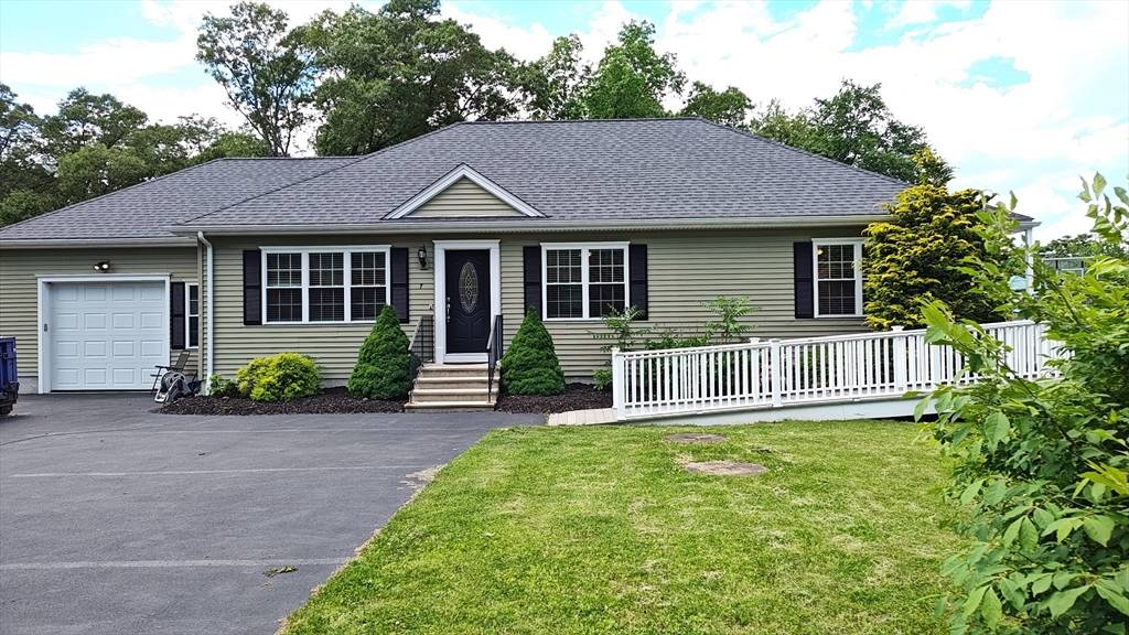 7 Herricks Ln, Millbury, MA 01527