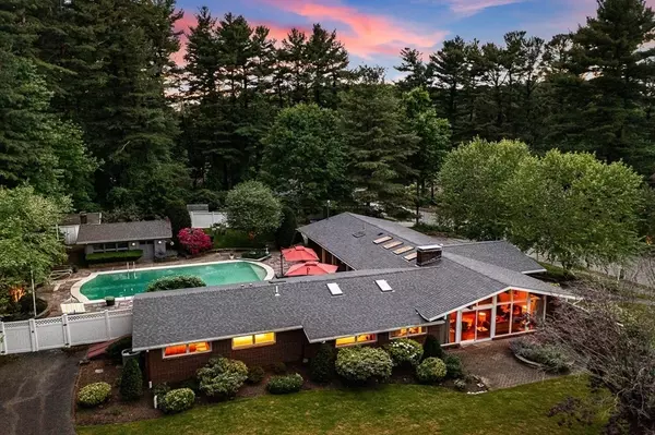 Lynnfield, MA 01940,12 Alexandra Rd