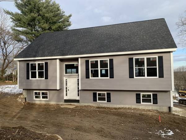 8 Clyde St, Blackstone, MA 01504