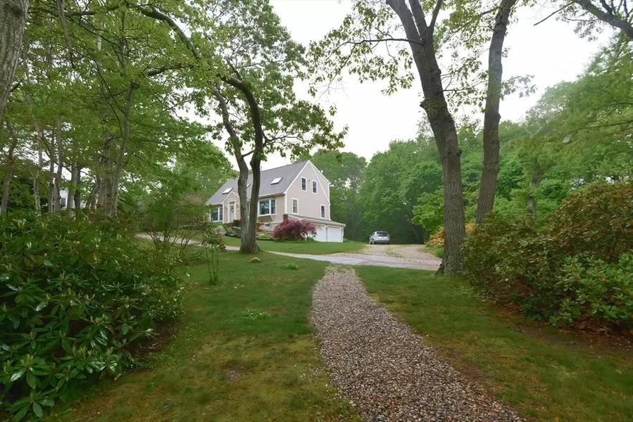 121 Old Dam Rd, Bourne, MA 02532