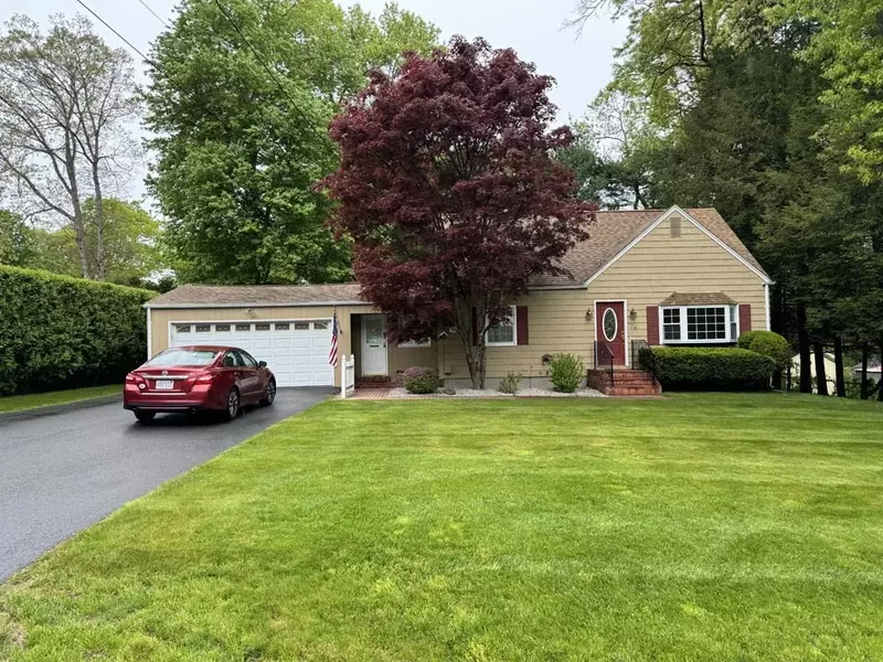 24 Linwood Dr, Wilbraham, MA 01095