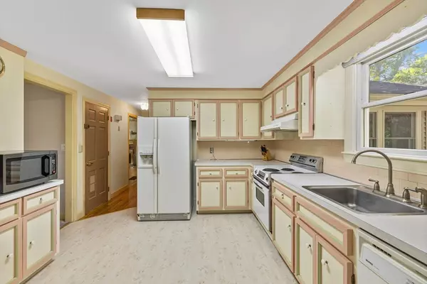 Falmouth, MA 02536,14 Sandpiper Cir