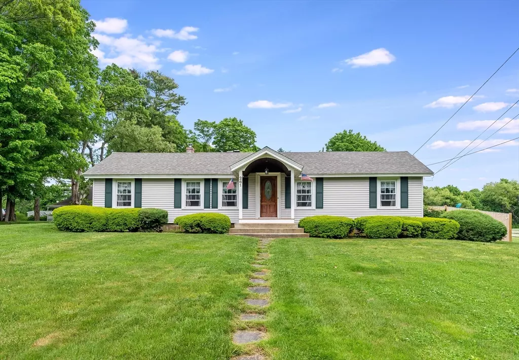 Hamilton, MA 01982,261 Asbury St