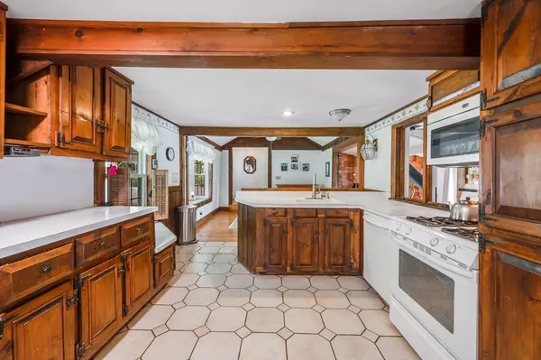 Hamilton, MA 01982,261 Asbury St