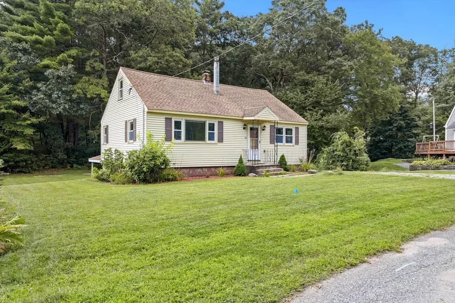 18 Stuart St, Oxford, MA 01540