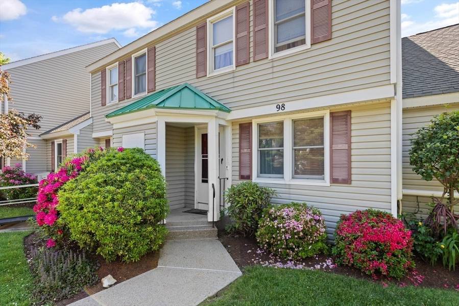 98 Victoria Heights Rd #98, Boston, MA 02136