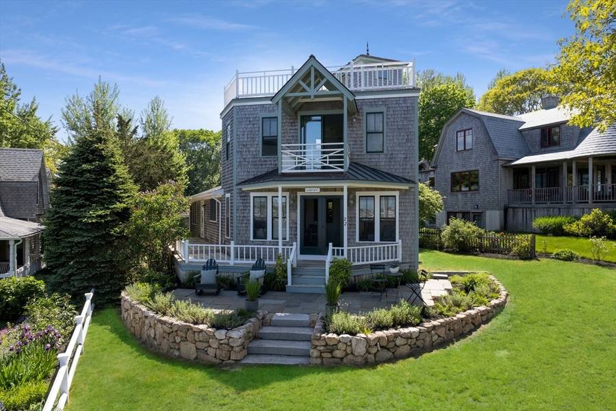 22 Greenleaf Avenue, Oak Bluffs, MA 02539