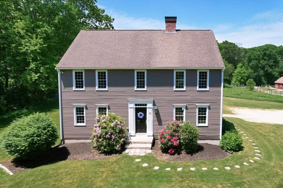 13 Park St, Mendon, MA 01756