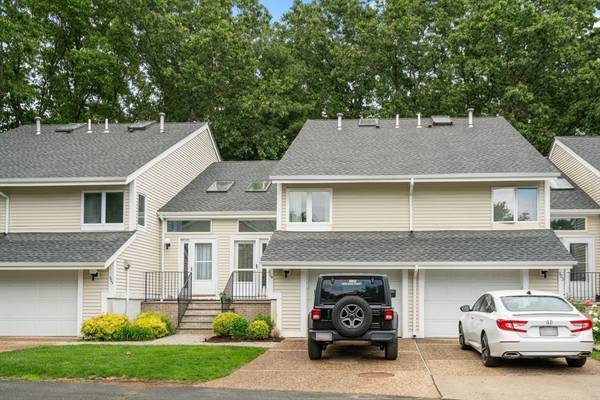 Walpole, MA 02081,304 Centre Ln #304