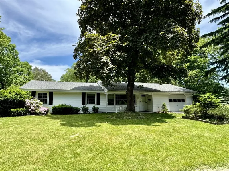 4 Merrill Dr, Framingham, MA 01701