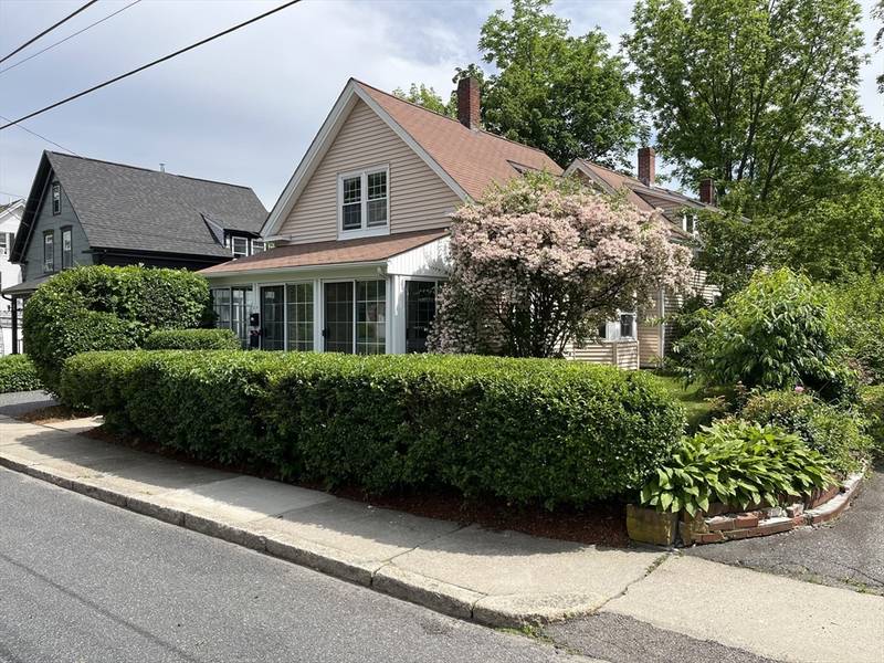 37 Fruit St, Milford, MA 01757