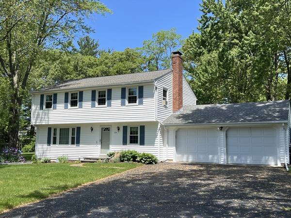 454 Dailey Dr, Franklin, MA 02038