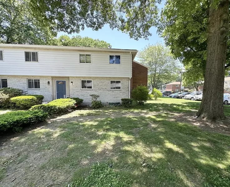 205 Bishop Drive #205, Framingham, MA 01702