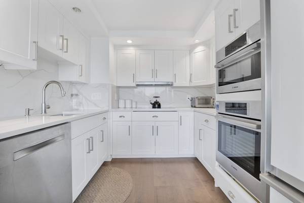 250 Hammond Pond Pkwy #911S, Newton, MA 02467