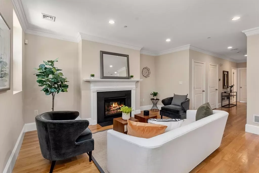 Brookline, MA 02445,11 Regent Circle #4