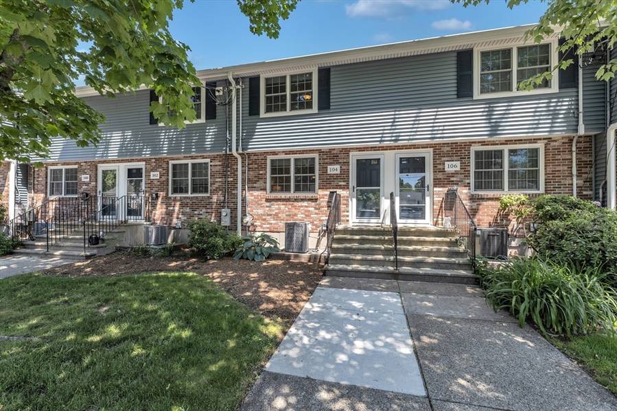 104 Hooper Rd #104, Dedham, MA 02026