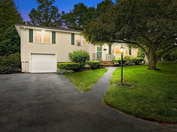 41 Sherwood Hill Dr, Holden, MA 01520