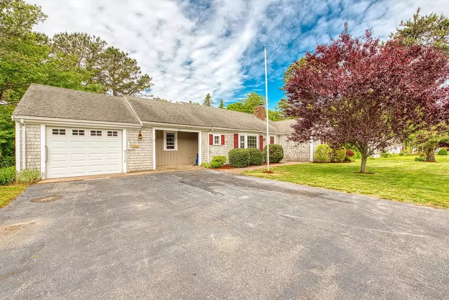 25 Deacon St, Yarmouth, MA 02664