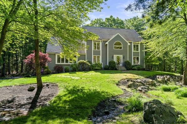 2 Atherton Ln, Milton, MA 02186