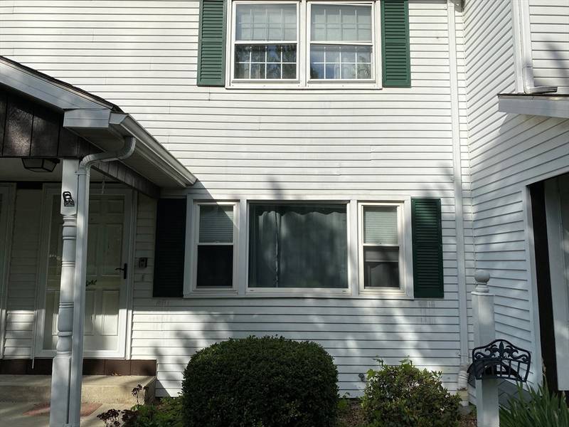 8 Keegan Ln #E, Greenfield, MA 01301