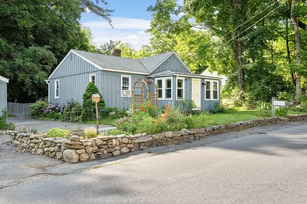 9 Willard Rd, Ashburnham, MA 01430