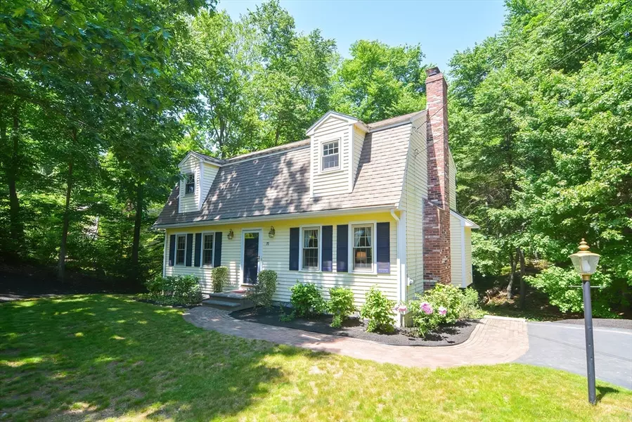 70 Metacomet St, Wrentham, MA 02093