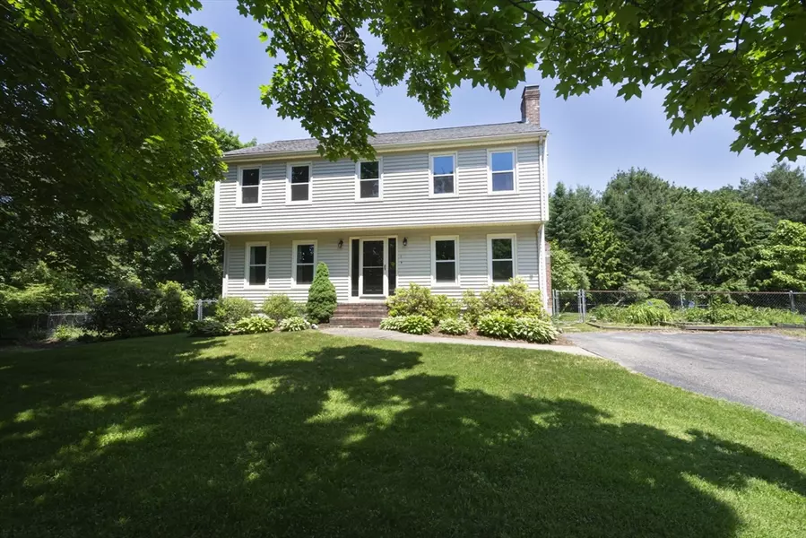 4 White Tail Ln, Mansfield, MA 02048