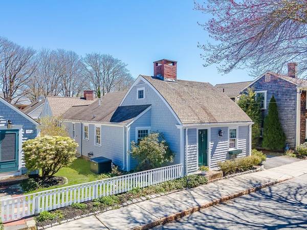 8 Cannon St, Mattapoisett, MA 02739