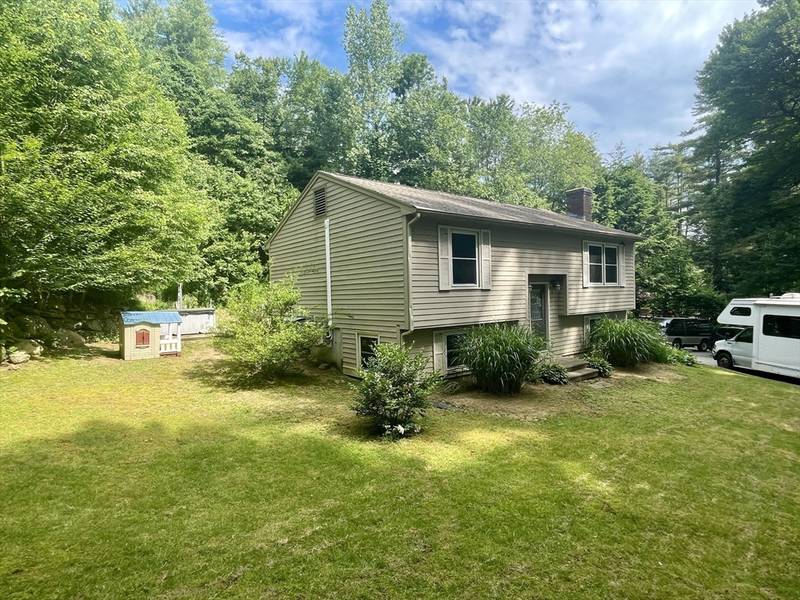 142 Wales Rd, Brimfield, MA 01010