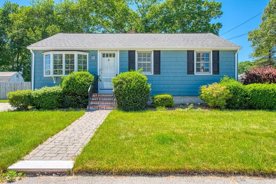 31 Rindone St, Holbrook, MA 02343