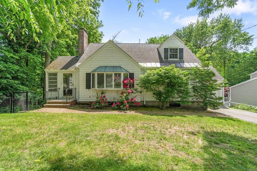 102 Cabot St, Newton, MA 02458