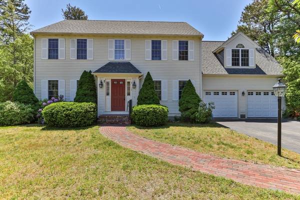 14 Sandy Way,  Mashpee,  MA 02649