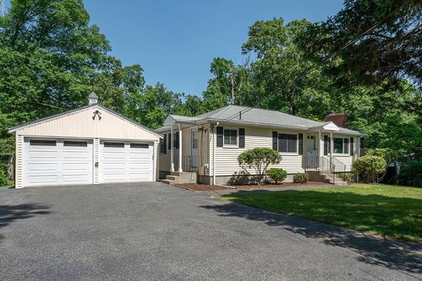 95 Oak St, Holliston, MA 01746