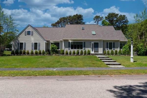 18 Webster St, Falmouth, MA 02556