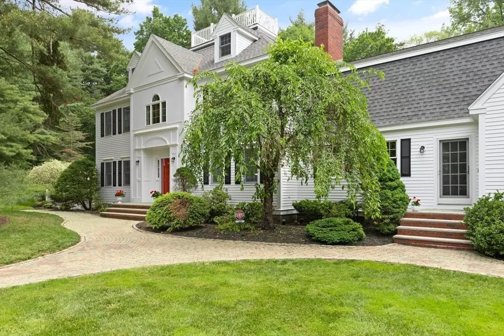 Lynnfield, MA 01940,9 Mohawk Lane