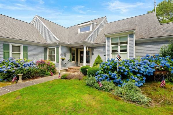 112 Saddleback Ln, Falmouth, MA 02536