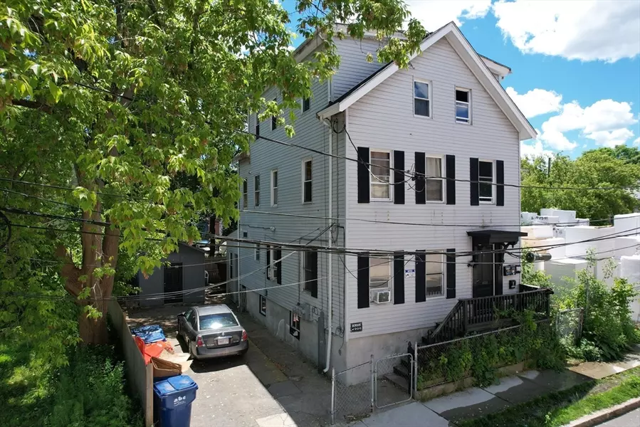 4 Penniman St, New Bedford, MA 02740