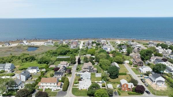 2 Bradford Ave, Scituate, MA 02066