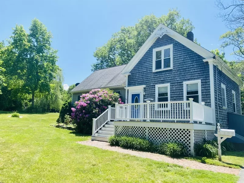 275 Rockland St, Hingham, MA 02043