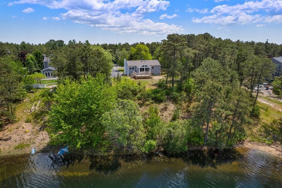 200 Charge Pond Rd, Wareham, MA 02571