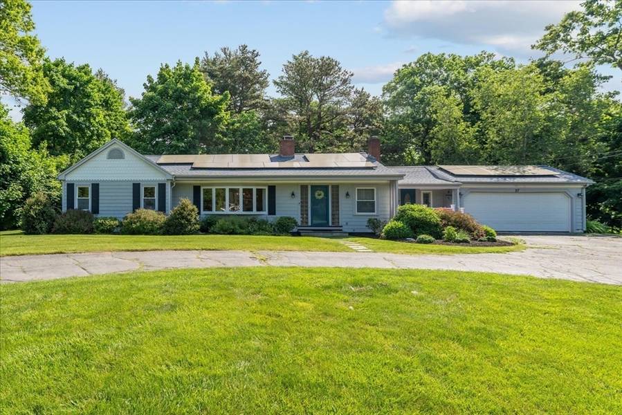 27 Rocklawn Ave, Attleboro, MA 02703