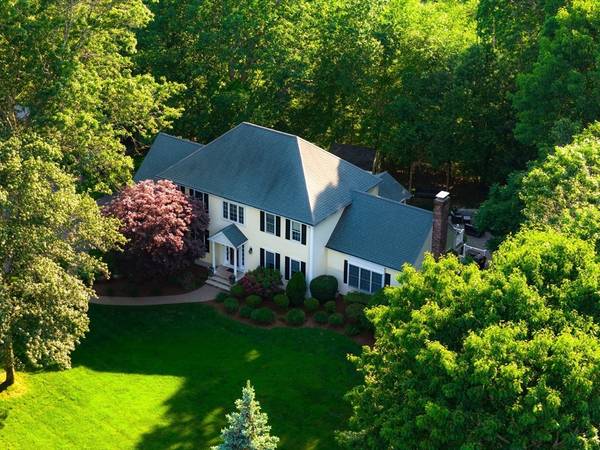 16 Huckleberry Rd, Hopkinton, MA 01748