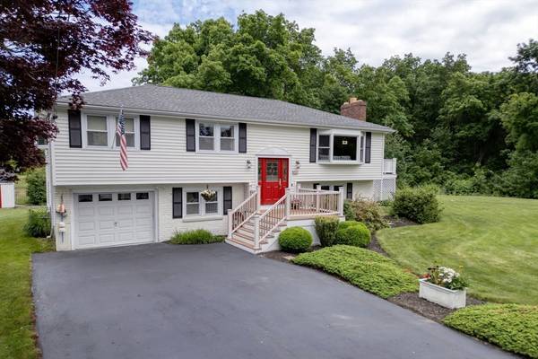 Scituate, MA 02066,26 Lynda Ln