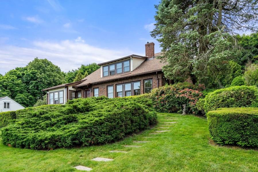 34 Hutchinson Rd, Arlington, MA 02474