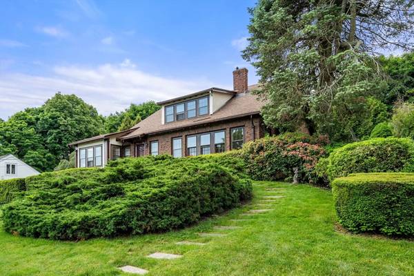 34 Hutchinson Rd, Arlington, MA 02474