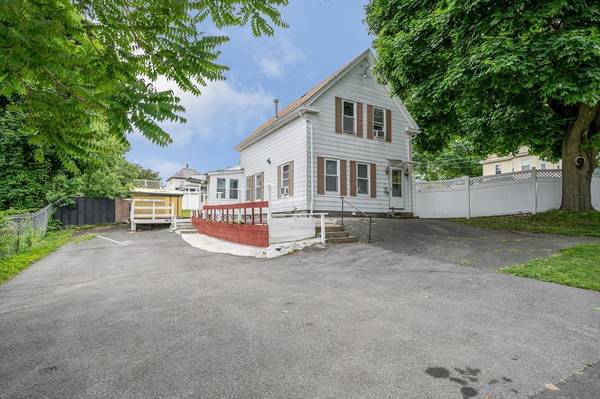 17 Plain St, Lowell, MA 01851