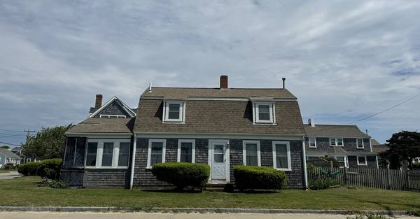 Falmouth, MA 02536,76 Menauhant Rd