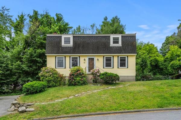 61 Nob Way, Lowell, MA 01852